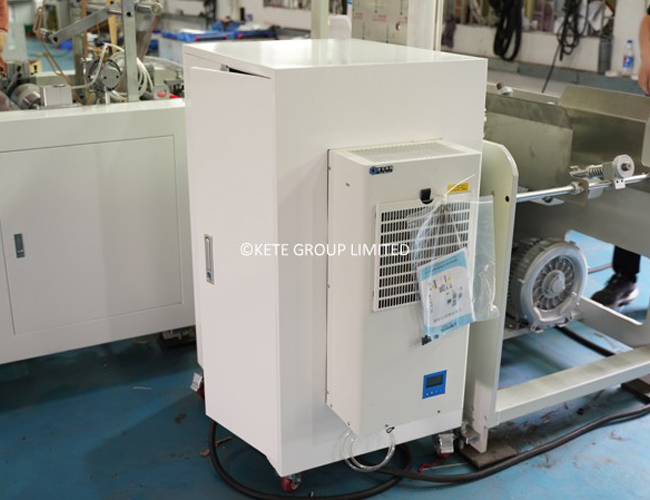 Handle Making And Pasting Machine 03